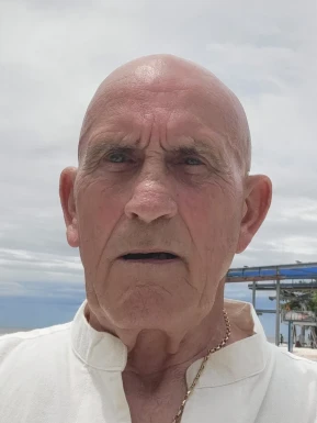 English men looking for love