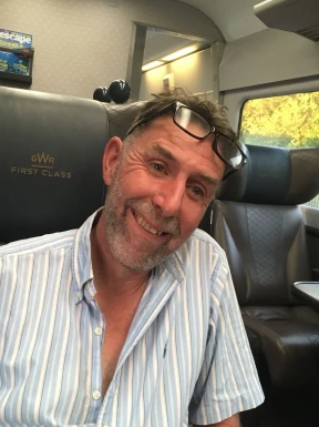 English men looking for love