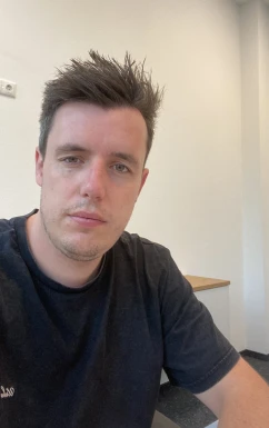 <span>Slash, 34</span> <span style='width: 25px; height: 16px; float: right; background-image: url(/bitmaps/flags_small/DE.PNG)'> </span><br><span>Bremen, เยอรมนี</span> <input type='button' class='joinbtn' style='float: right' value='JOIN NOW' />