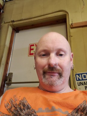 <span>Stephen, 55</span>&nbsp;<span style='width: 25px; height: 16px; float: right; background-image: url(/bitmaps/flags_small/US.PNG)'>&nbsp;</span><br><span>Chicago, アメリカ合衆国</span>&nbsp;<input type='button' class='joinbtn' style='float: right' value='JOIN NOW' />