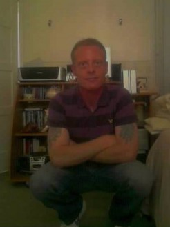 English men looking for love