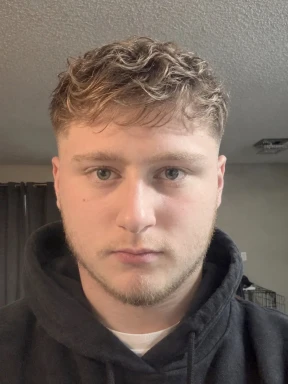 <span>Riley, 19</span>&nbsp;<span style='width: 25px; height: 16px; float: right; background-image: url(/bitmaps/flags_small/CA.PNG)'>&nbsp;</span><br><span>Calgary, 加拿大</span>&nbsp;<input type='button' class='joinbtn' style='float: right' value='JOIN NOW' />