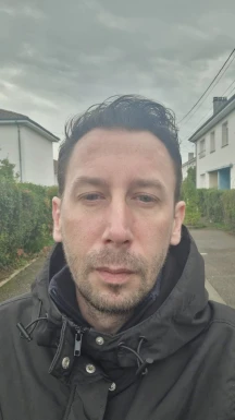 <span>Nicolas, 40</span>&nbsp;<span style='width: 25px; height: 16px; float: right; background-image: url(/bitmaps/flags_small/FR.PNG)'>&nbsp;</span><br><span>Nancy, Франція</span>&nbsp;<input type='button' class='joinbtn' style='float: right' value='JOIN NOW' />