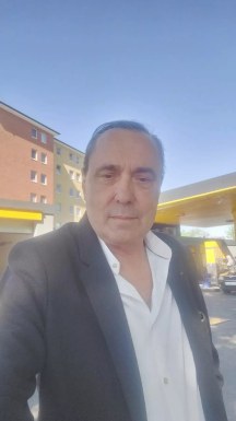 <span>Peter , 56</span> <span style='width: 25px; height: 16px; float: right; background-image: url(/bitmaps/flags_small/DE.PNG)'> </span><br><span>Platz, เยอรมนี</span> <input type='button' class='joinbtn' style='float: right' value='JOIN NOW' />