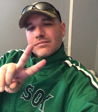 <span>Oscarmike, 46</span> <span style='width: 25px; height: 16px; float: right; background-image: url(/bitmaps/flags_small/US.PNG)'> </span><br><span>Boston, アメリカ合衆国</span> <input type='button' class='joinbtn' style='float: right' value='JOIN NOW' />